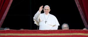 Der Papst spendete am Dienstag auf dem Petersplatz seinen Segen. 