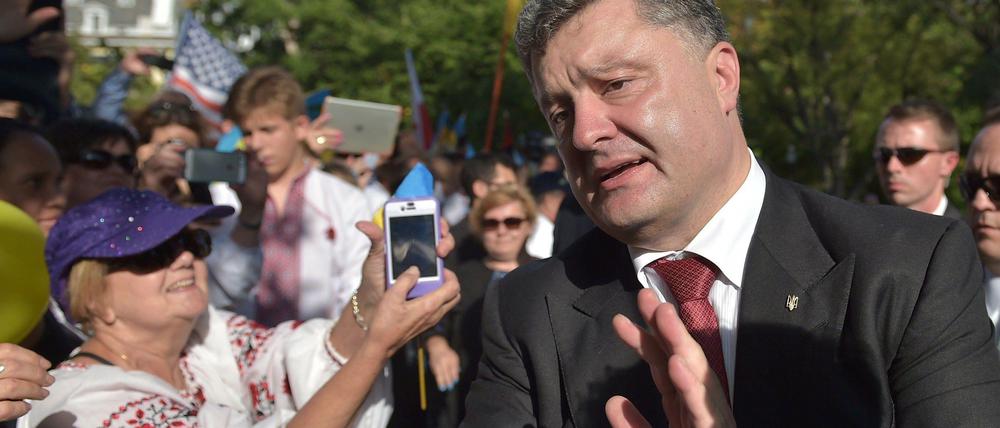 Der ukrainische Präsident Petro Poroschenko hat wiederholt Waffenlieferungen aus dem Westen gefordert. Seine Armee sieht er in einem desolaten Zustand.