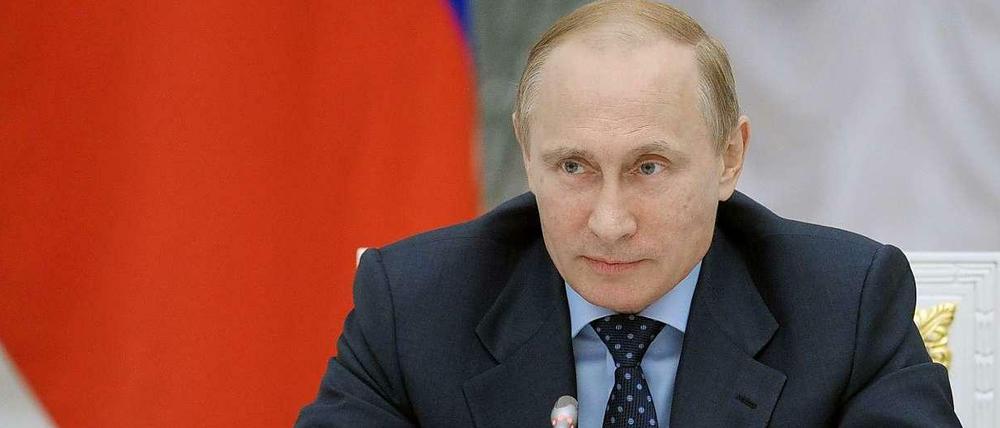 Wladimir Putin gibt sein Mandat für einen Militäreinsatz in der Ukraine an den Senat zurück.