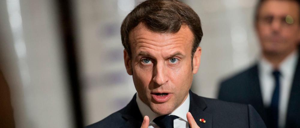Frankreichs Präsident Emmanuel Macron hat die Ausgangssperren im Land gerade noch einmal verlängert.