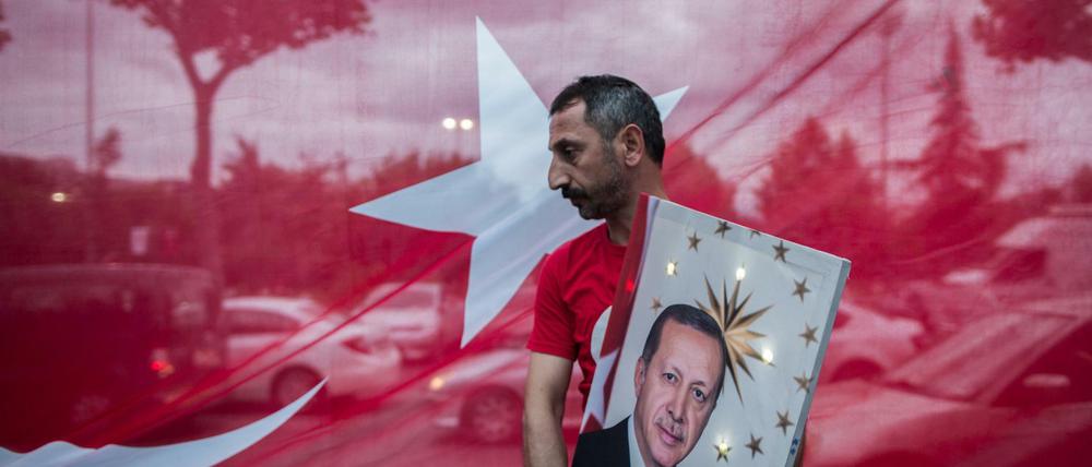 Ein Anhänger des türkischen Präsidenten Erdogan in Istanbul 