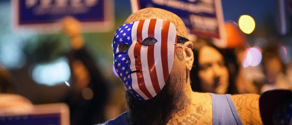 Anhänger von US-Präsident Trump protestieren gegen die Abstimmung im Bundesstaat Nevada