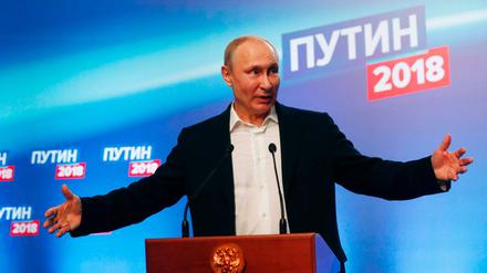 Wladimir Putin hat die Präsidentschaftswahl in Russland wie erwartet gewonnen, aber innenpolitisch erinnert das Land an Sowjetzeiten.