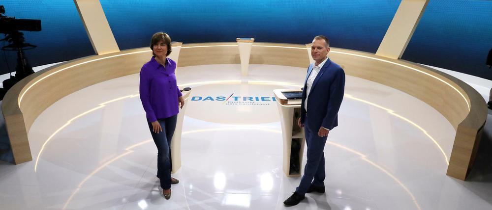 Die Moderatoren Maybrit Illner (ZDF) und Oliver Köhr (ARD) vor dem TV-Triell der Kanzlerkandidaten. 