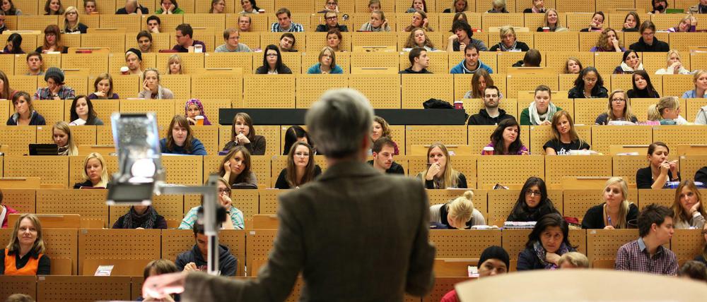 Gleichberechtigung im Hörsaal: Frauen erhalten an deutschen Universitäten jeden zweiten Studienplatz.