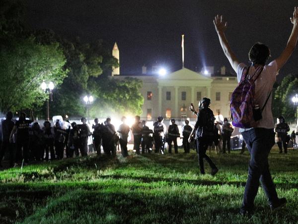 Proteste gab es auch vor dem Weißen Haus In der Hauptstadt Washington.