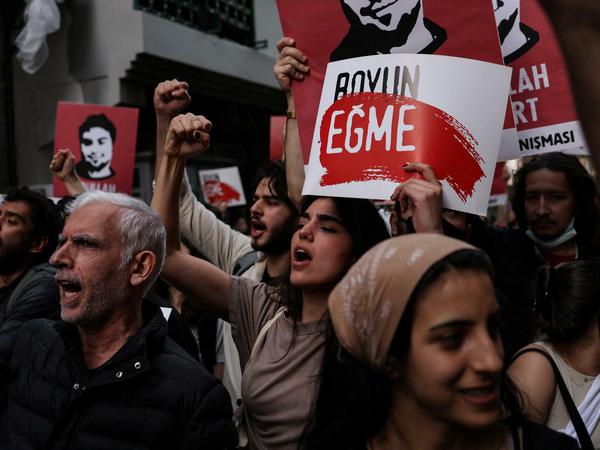 Die türkische Opposition protestierte gegen das Kavala-Urteil.