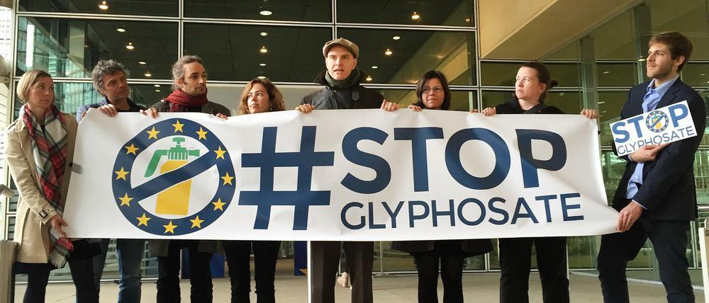 Die Vertreter der europäischen Bürgerinitiative gegen Glyphosat demonstrieren in Brüssel. 