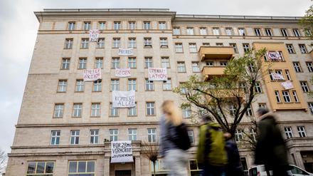 Umstrittener Deal: Der Senat schnappte der Deutsche Wohnen hunderte Wohnungen in der Karl-Marx-Alle weg.