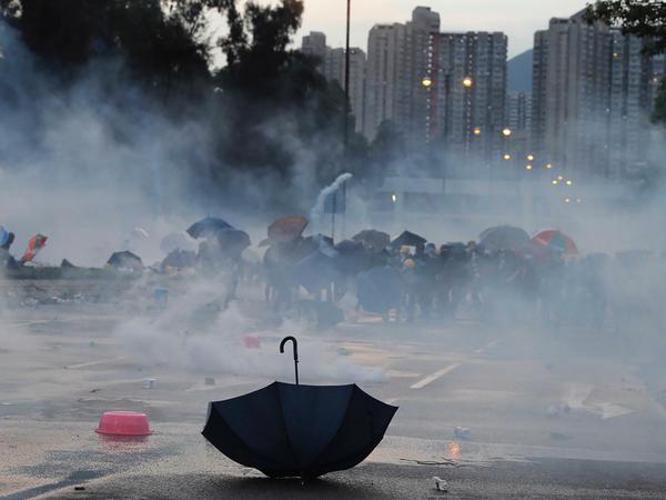 Im Zeichen des Regenschirms. Die Proteste in Hongkong weitern sich immer mehr aus.