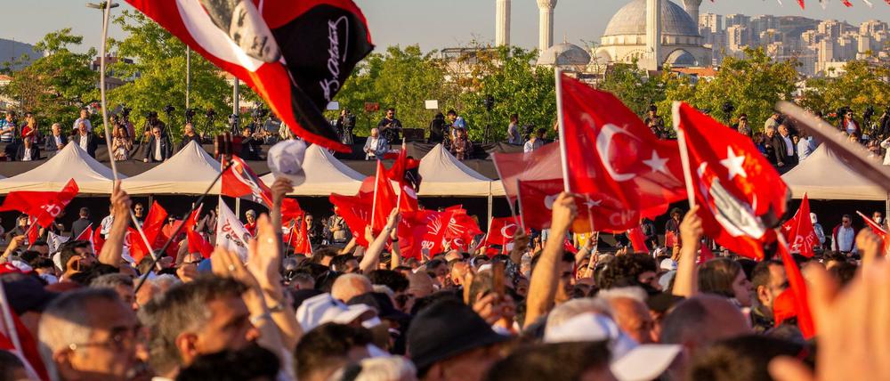Am 21. Mai protestierten Zehntausende auf dem Maltepe-Kundgebungsgelände in Istanbul gegen ein Urteil gegen die Oppositionspolitikerin Kaftancioglu.