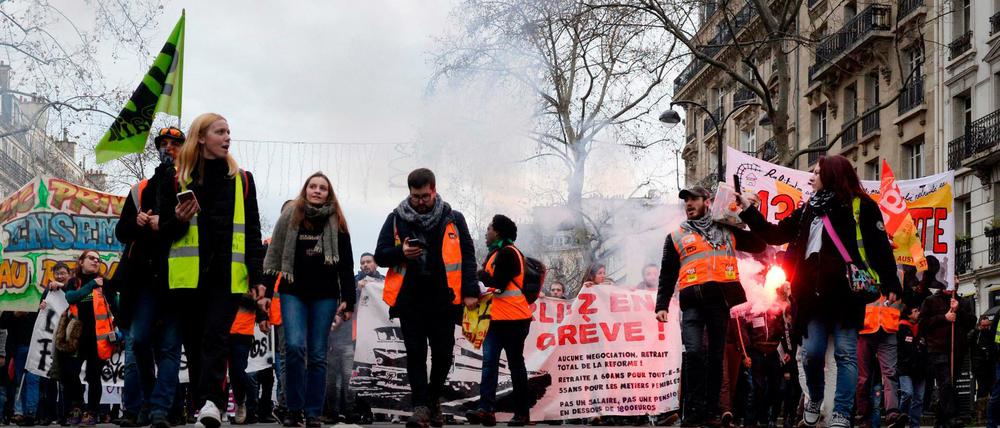 Demonstranten während einer Protestkundgebung in Paris.