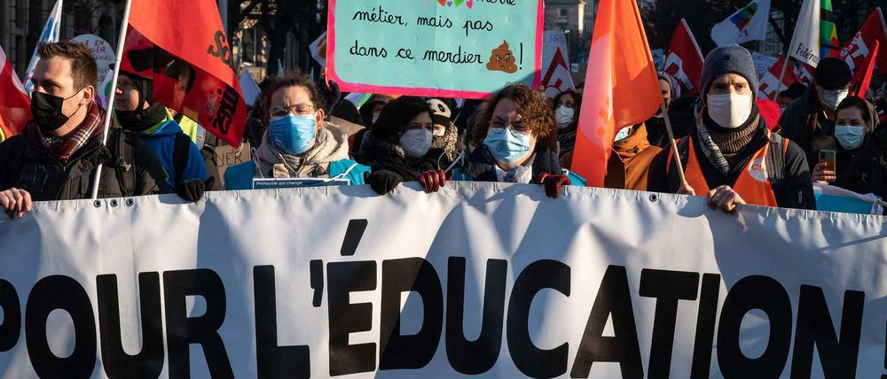 Protest gegen die wechselnden Corona-Maßnahmen an Frankreichs Schulen in Straßburg