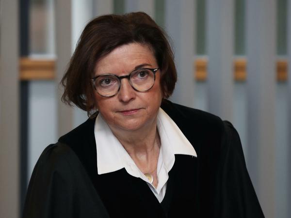Die Vorsitzende Richterin Ursula Mertens unterbricht den Prozess als Stephan B. den Holocaust leugnet
