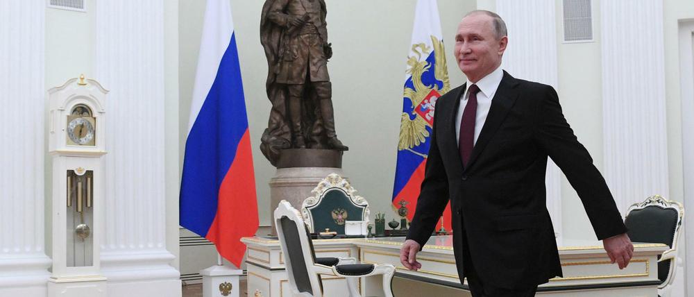 Wladimir Putin kommt zu einem Treffen mit seinem Amtskollegen aus Weißrussland.