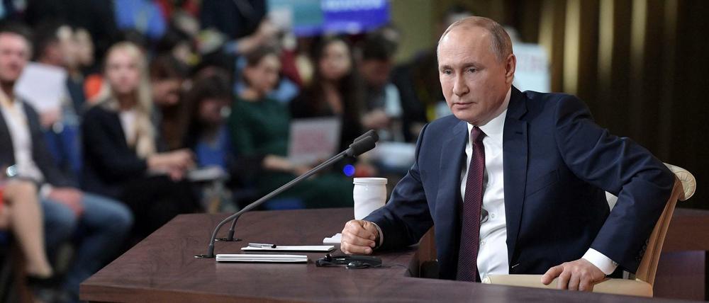 Russland Präsident Wladimir Putin gab seine Jahrespressekonferenz.