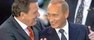 Busenfreunde: Alt-Kanzler Gerhard Schröder und Russlands Präsident Wladimir Putin.