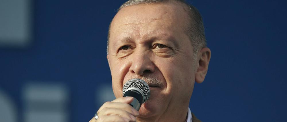 Recep Tayyip Erdogan, Präsident der Türkei, hält am 25.10.2020 während einer Veranstaltung seiner Regierungspartei eine Rede.