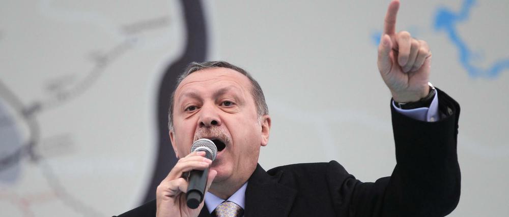 Der heutige türkische Präsident Recep Tayyip Erdogan bei einer Wahlkampfrede in Istanbul im Februar 2014.