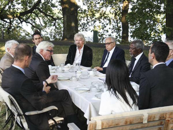 Außenminister Steinmeier trifft The Elders Gruppe in Berlin.