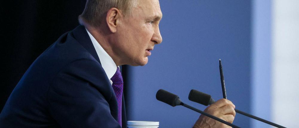 Wladimir Putin bei der seiner traditionellen Pressekonferenz am Jahresende.