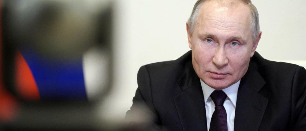 Der russische Präsident Wladimir Putin soll die US-Wahl für Donald Trump beeinflusst haben wollen.