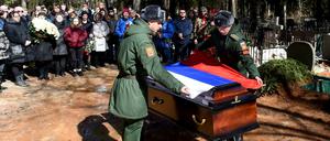 Die Beerdigung eines russischen Soldatens. Nun soll auch der russische General Vladimir Frolov gefallen sein.
