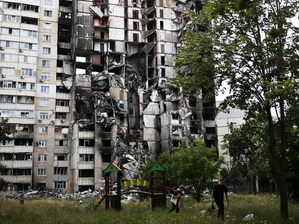 Ein zerstörtes Gebäude in der Ukraine.