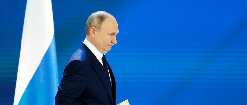 Wladimir Putin, Präsident von Russland, betritt eine Bühne, um seine jährliche Rede an die Nation zu halten.