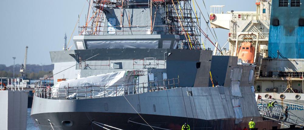 Ein Marineschiff von ThyssenKrupp Marine Systems vom Typ Meko 200 für Ägypten liegt im Neustädter Hafen.
