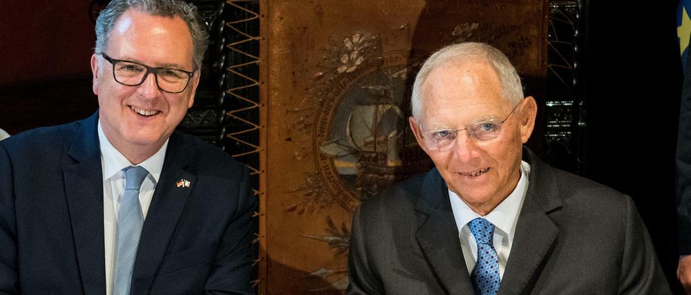 Richard Ferrand, Präsident der französischen Nationalversammlung (l) und Bundestagspräsident Wolfgang Schäuble (CDU). 