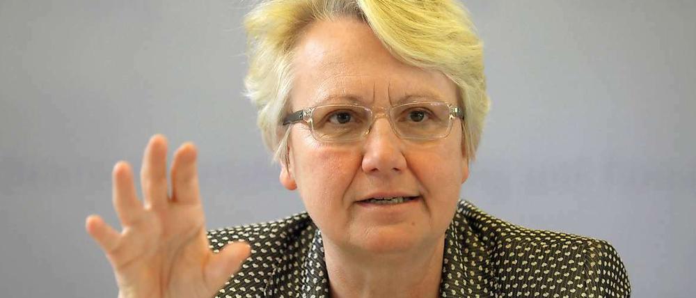Forschungsministerin Annette Schavan (CDU) steht in der eigenen Partei in der Kritik - jetzt auch wegen ihrem Vorschlag, Frühtests auf das Down-Syndrom zu fördern.
