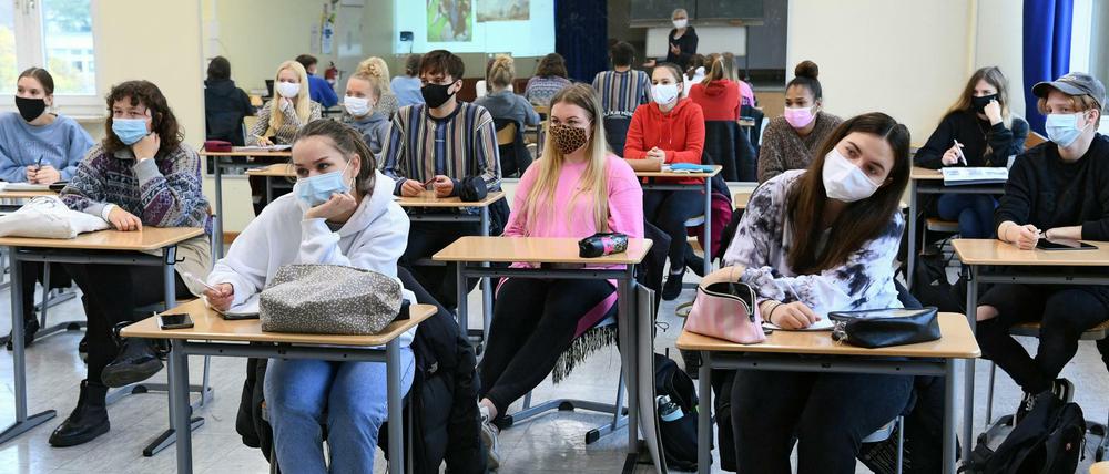 Volle Klassenstärke vielerorts. Schulen in Deutschland kehren zum Regelbetrieb zurück.