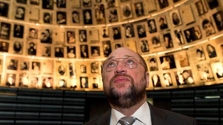 Martin Schulz in Yad Vashem. Bevor der Politiker die rechten Parteien in der Knesset verärgerte, besuchte er die Gedenkstätte für die von Deutschen ermordeten Juden.