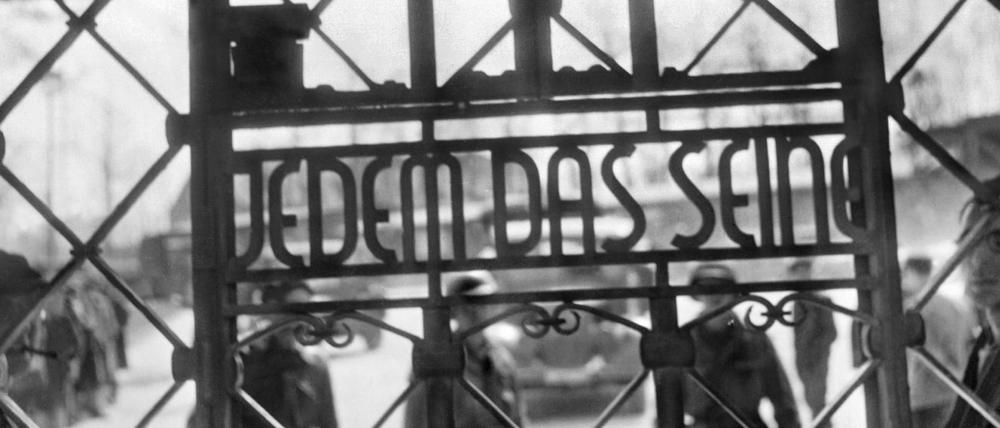 Das Eingangstor des KZ Buchenwald. 