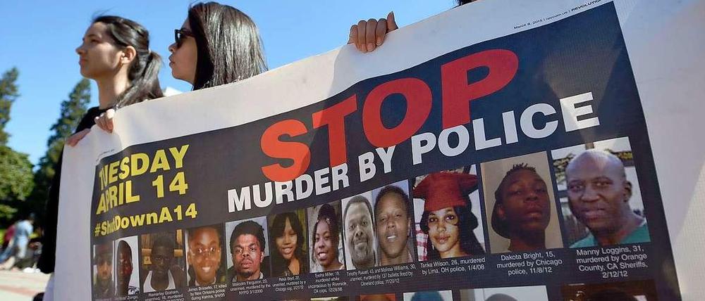 "Stoppt Polizeimorde": Vergangene Woche protestierten Studierende an der Universität in Berkeley gegen das brutale Vorgehen weißer Polizisten gegen Schwarze in den USA. 