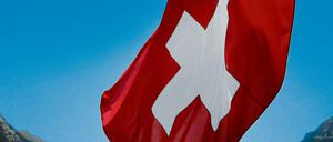 In der Schweiz hat ein Angreifer mehrere Menschen in einem Zug verletzt.