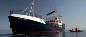 Das Seenotrettungsschiff „Alan Kurdi“ der Organisation Sea-Eye hilft im Mittelmeer.