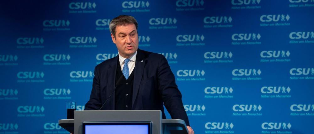 Markus Söder, CSU-Vorsitzender und Ministerpräsident von Bayern, gibt in der Parteizentrale vor einer Sitzung des CSU-Vorstands ein Pressestatement.