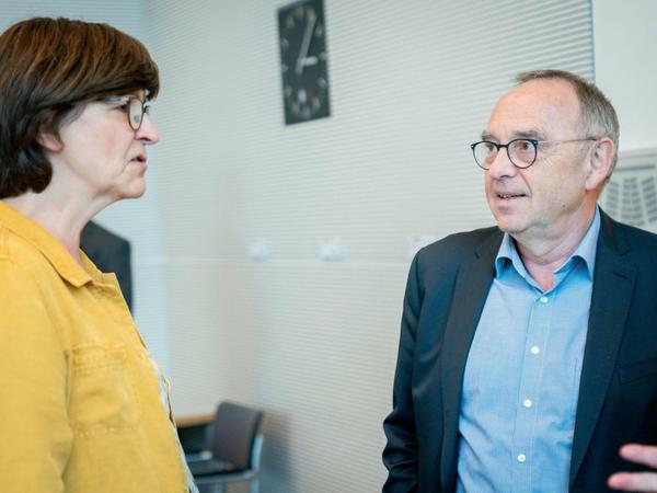 Saskia Esken und Norbert Walter-Borjans in der SPD-Fraktion im Bundestag.