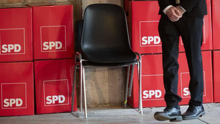 Politik des leeren Stuhls: Sitzwürfel mit Parteilogo beim SPD-Debattencamp in Berlin im November 2018.