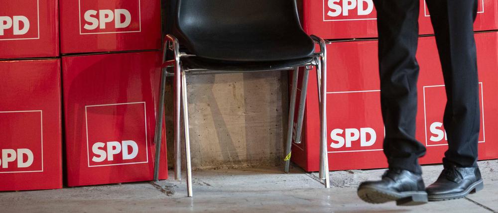 Politik des leeren Stuhls: Sitzwürfel mit Parteilogo beim SPD-Debattencamp in Berlin im November 2018.