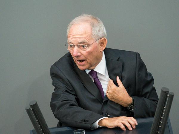 Bundesfinanzminister Wolfgang Schäuble (CDU) spricht am 17.07.2015 bei der Sondersitzung des Deutschen Bundestags zu Griechenland-Hilfspaketen in Berlin. 