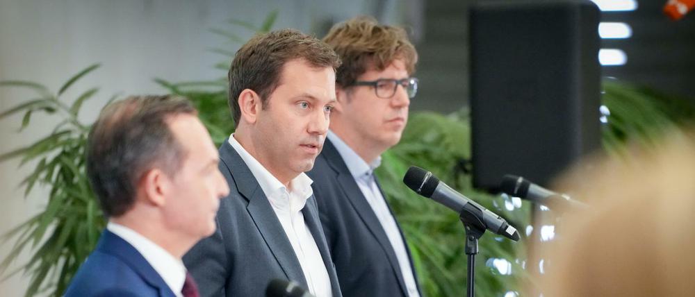 Volker Wissing, Lars Klingbeil und Michael Kellner (von links nach rechts).