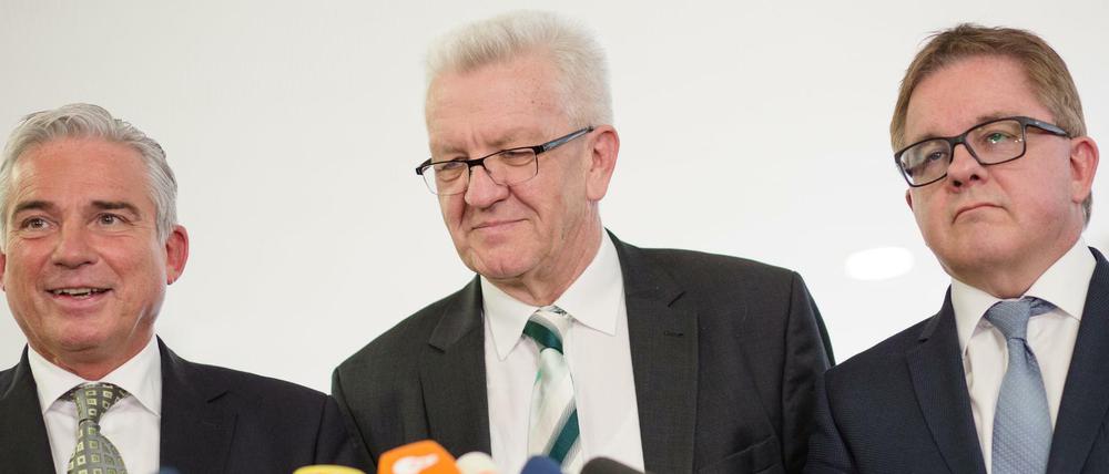 Thomas Strobl (l-r), Landesvorsitzender der CDU Baden-Württemberg, Ministerpräsident Winfried Kretschmann (Bündnis 90/Die Grünen) und CDU-Fraktionschef Guido Wolf. 