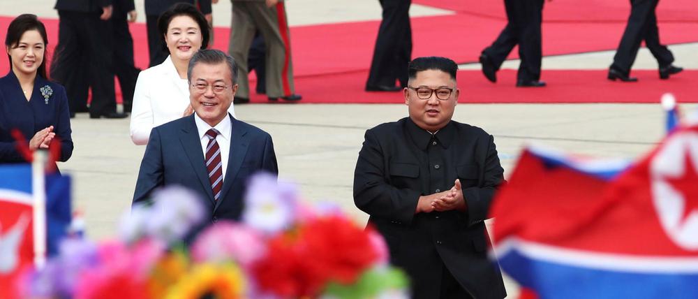 Südkoreas Präsident Moon (links) zu Gast bei Nordkoreas Machthaber Kim Jong Un 