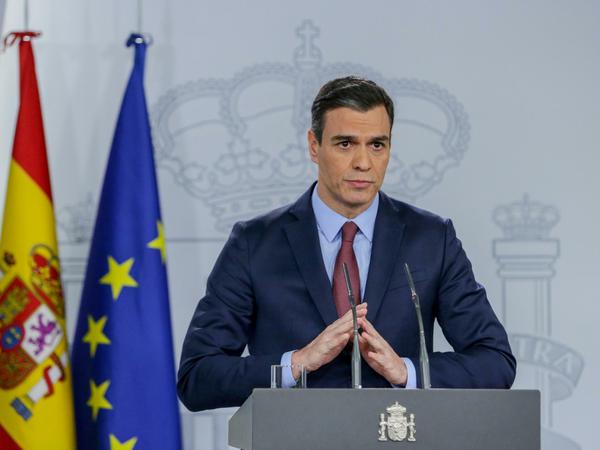Spaniens Premier Pedro Sánchez warnt wegen des Coronavirus vor harten Zeiten. 
