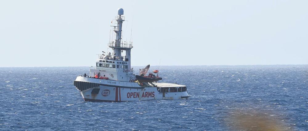 Das Rettungsschiff Open Arms vor Lampedusa.