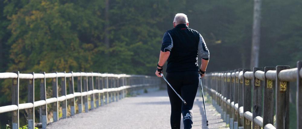 Nordic Walking darf Senioren nicht verboten werden.
