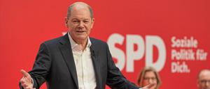 Olaf Scholz, designierter Kanzler und geschäftsführender Bundesminister der Finanzen, spricht beim SPD-Parteitag im Willy-Brandt-Haus.